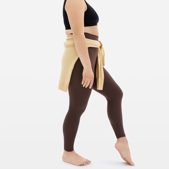 Everlane Perform Legging in Bitter Chocolate - Picture 6 of 9